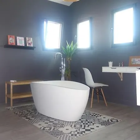 Avec Piscine Et Spacieux Pool House Pres Des Plages Et De La Rhune Saint-Pée-sur-Nivelle